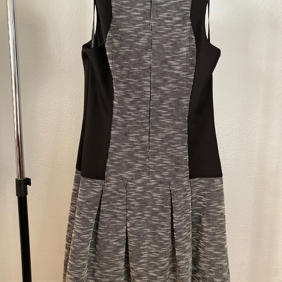 GUESS Black With Stripe Sleeveless Skater Dress Size 8 - Picture 7 of 7